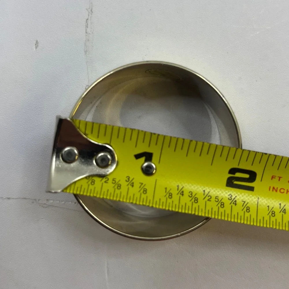 Set of 8 Two Tone Silver and Gold Metal Napkin Rings Modern Table Decor‎